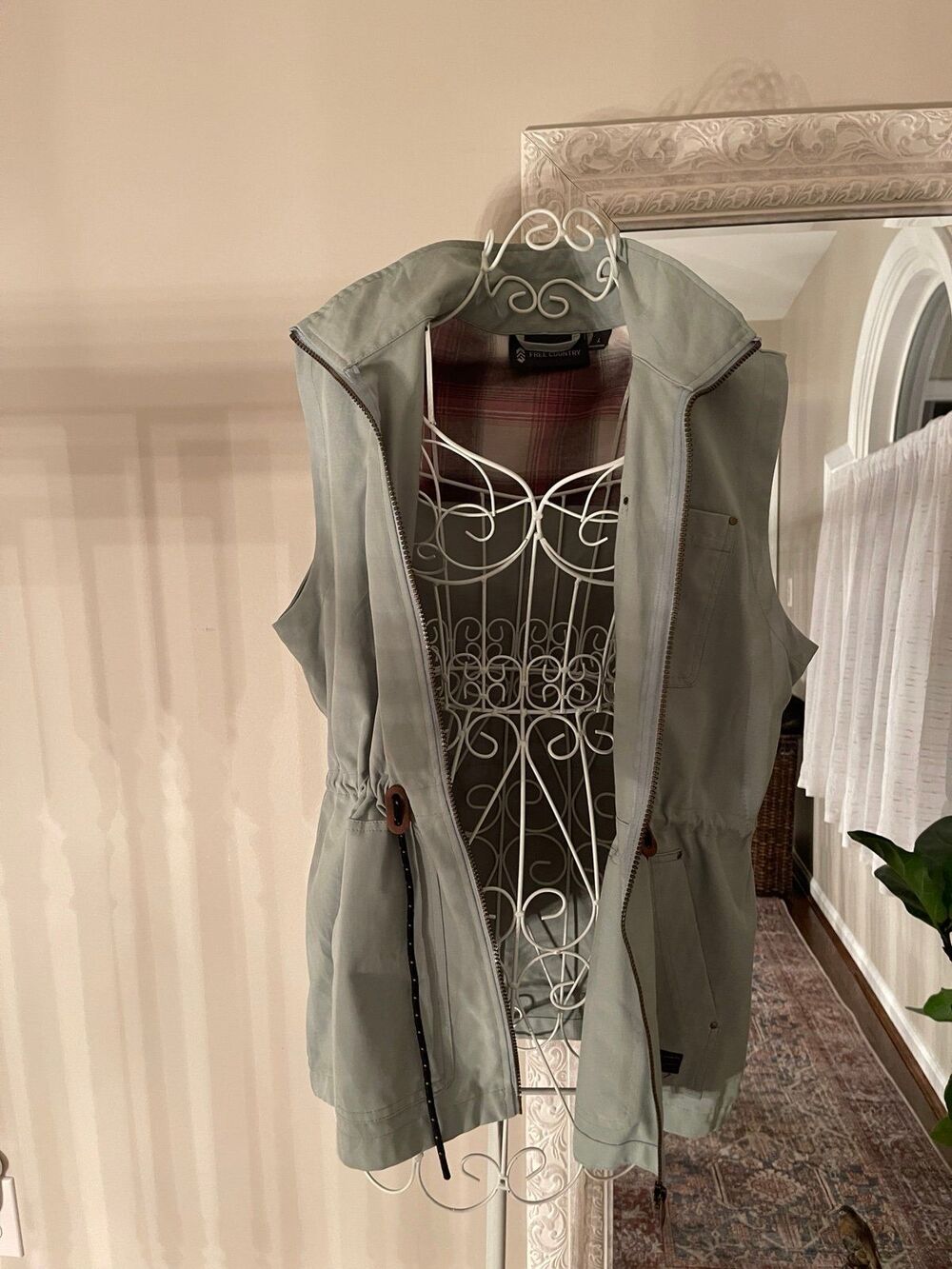 Vest - Picture 2 of 5